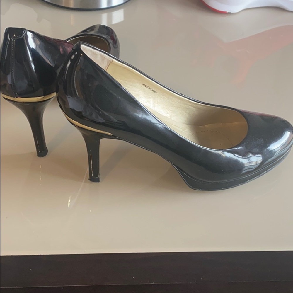 Black Tahari Heels